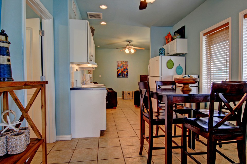 guest suite dining